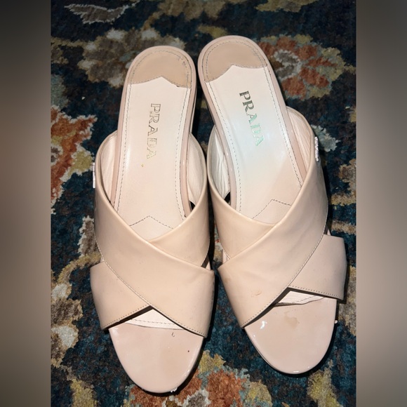 PRADA - Picture 2 of 5